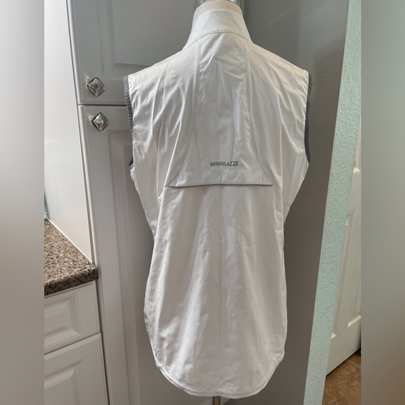 Annika Cutter Buck Ladies White Golf Vest. - Picture 2 of 9